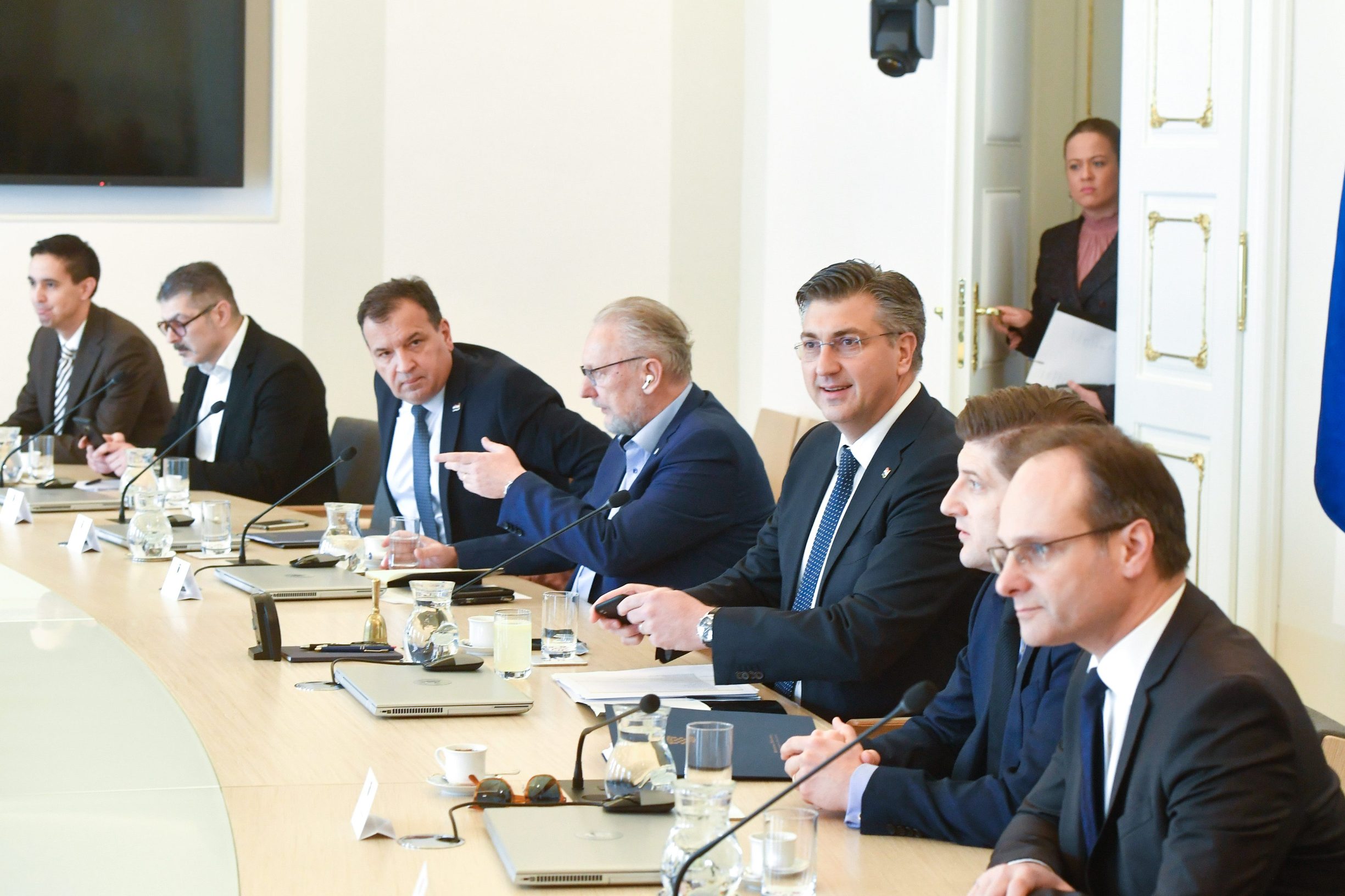 vlada_sastanak10-140320