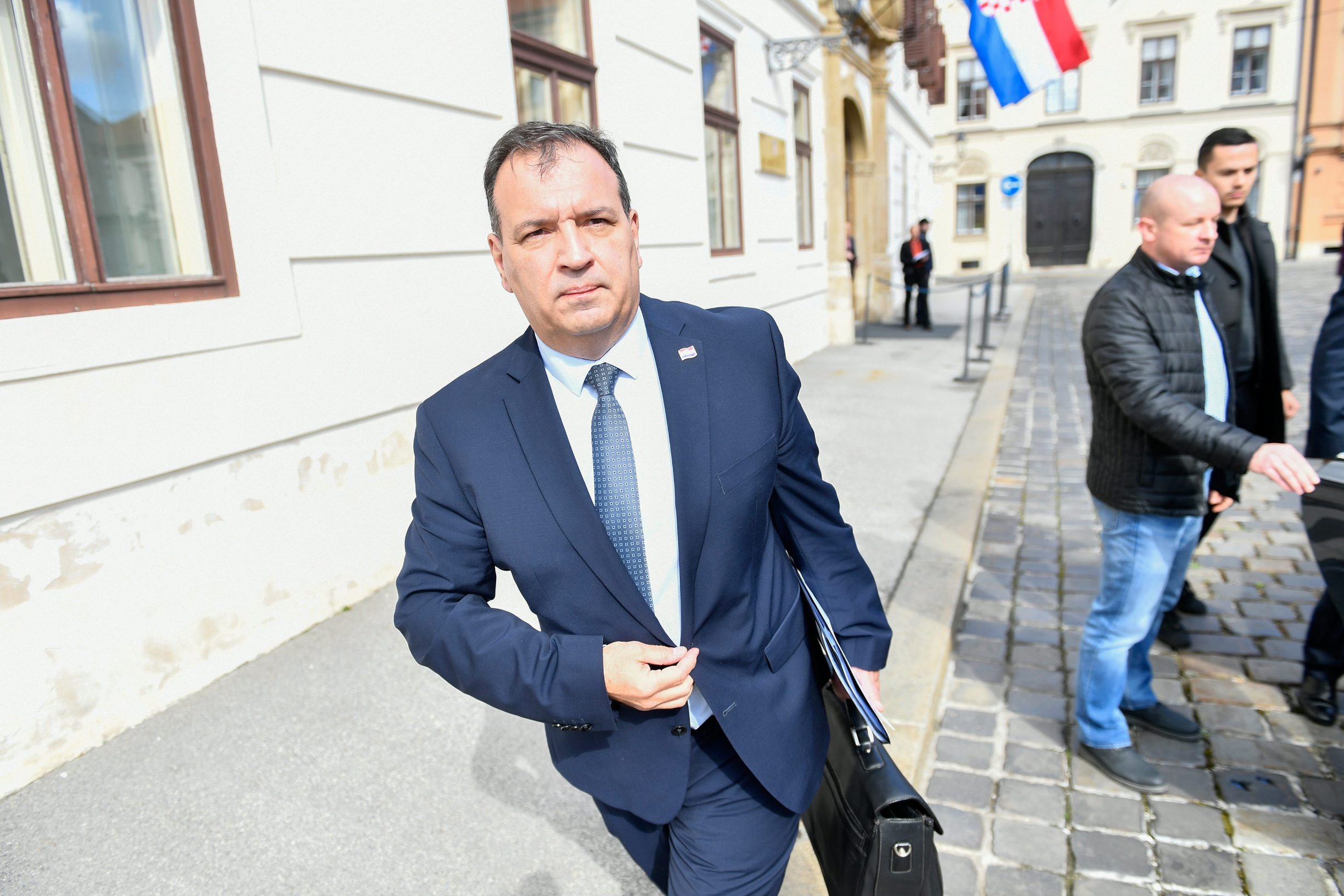 stozer_vlada11-140320