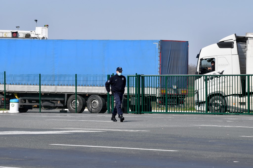 Srbija, policajac, koronavirus / Ilustracija