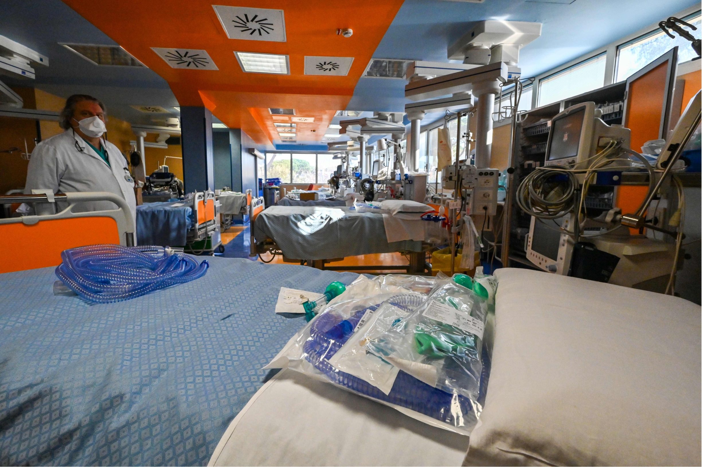 Kreveti u intenzivnoj njezi bolnice nedaleko Rima