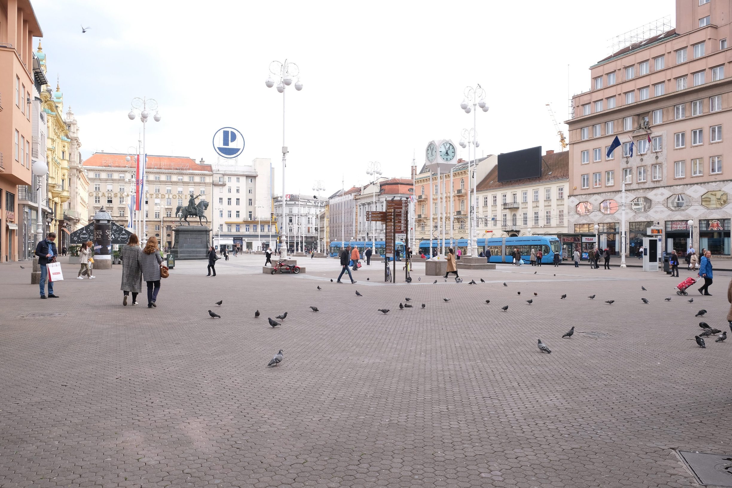 Poluprazne ulice u Zagrebu