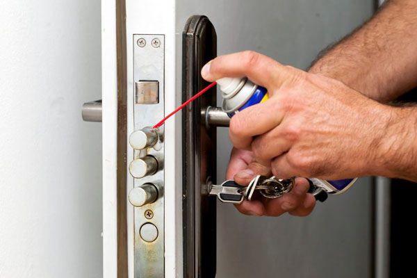 Popravak škripavih vrata