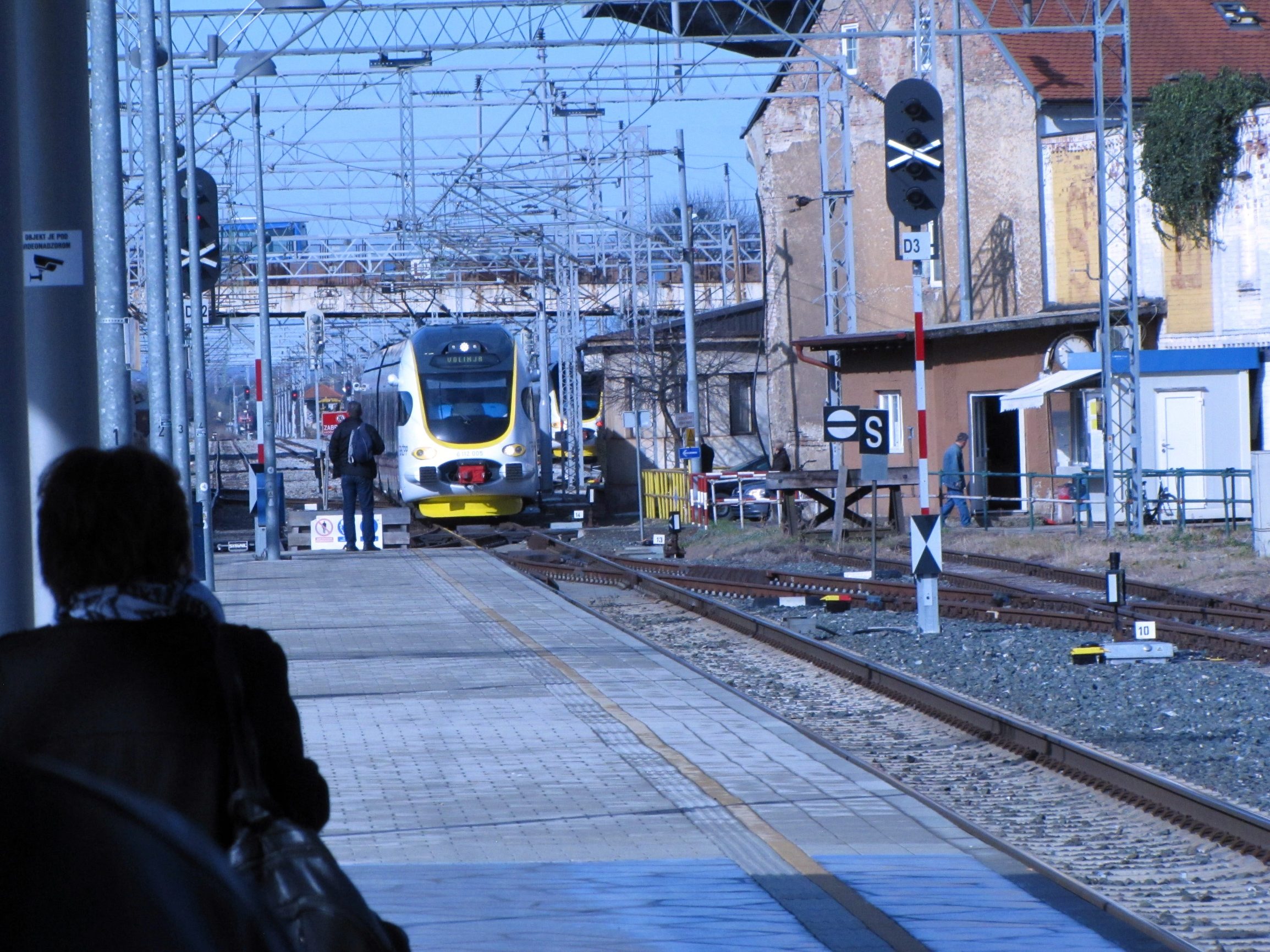 Sisački željeznički kolodvor