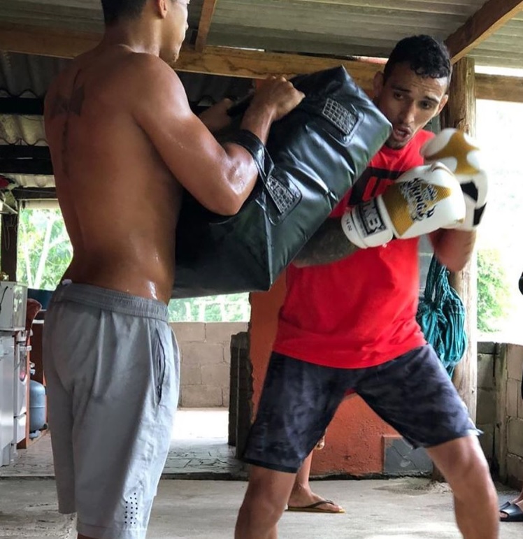 Charles Oliveira Instagram