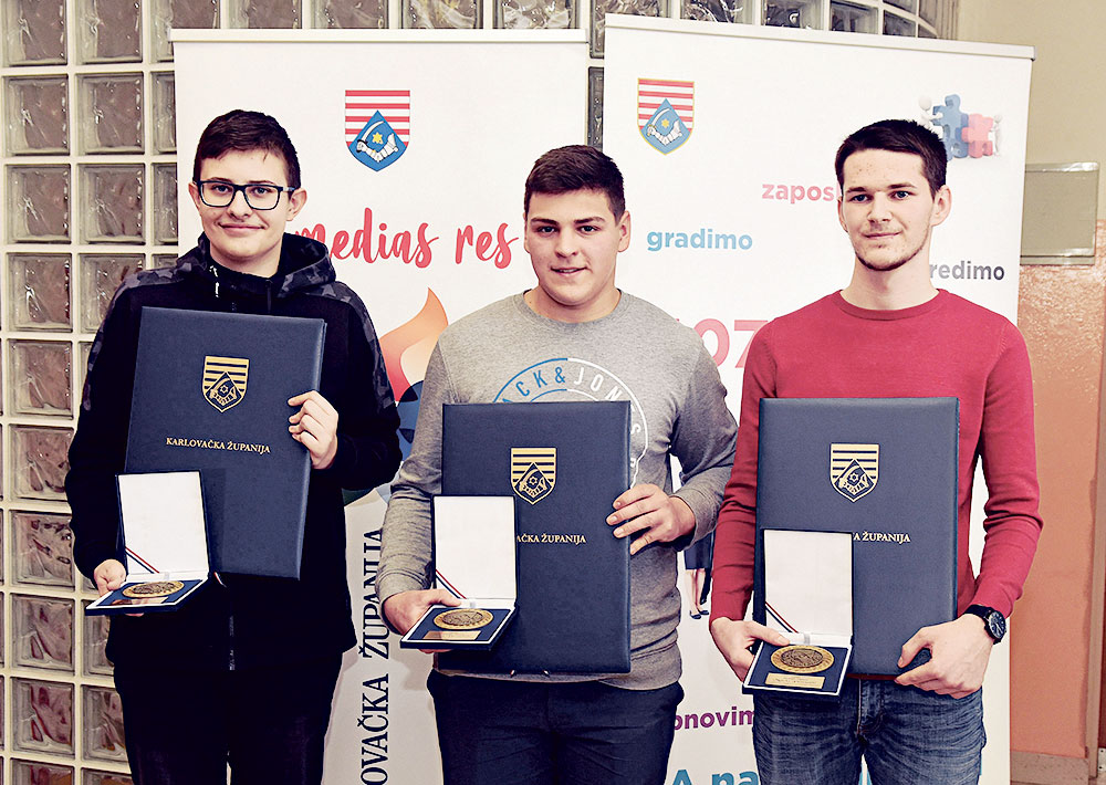 Osnovac Casper Capan (14),  budući šumar Luka Brozinić (17) i medijski tehničar Mario Petrunić (18) ponos su svog grada Duge Rese, županije i cijele regije