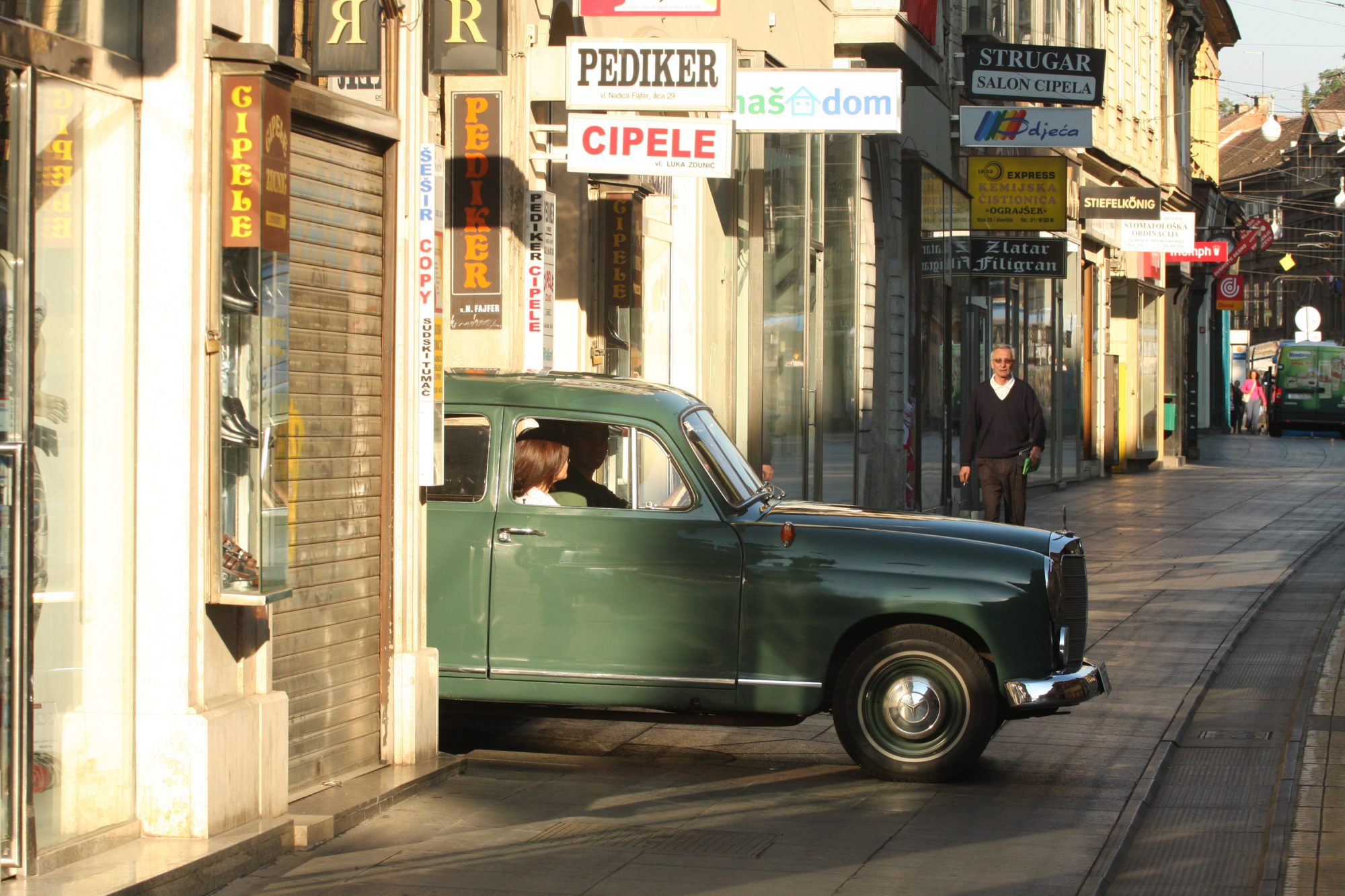 Robb-Pritchard-Mercedes-Benz-180D-2-2000x1333