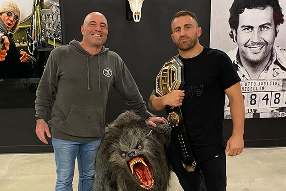 Joe Rogan i Alexander Volkanovski