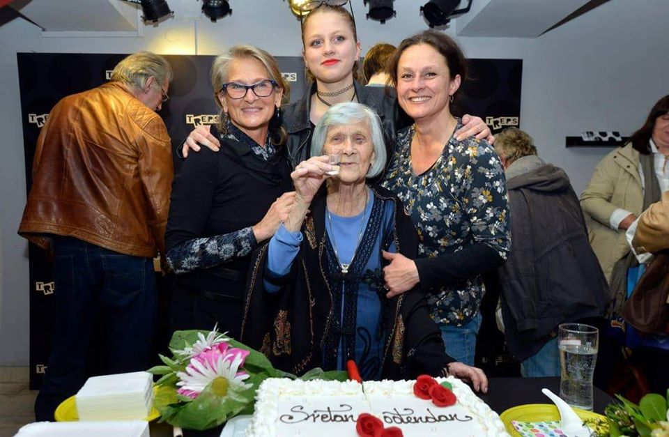 Četiri generacije - mama i kći Nada, unuka Barbara i praunuka Vilka.