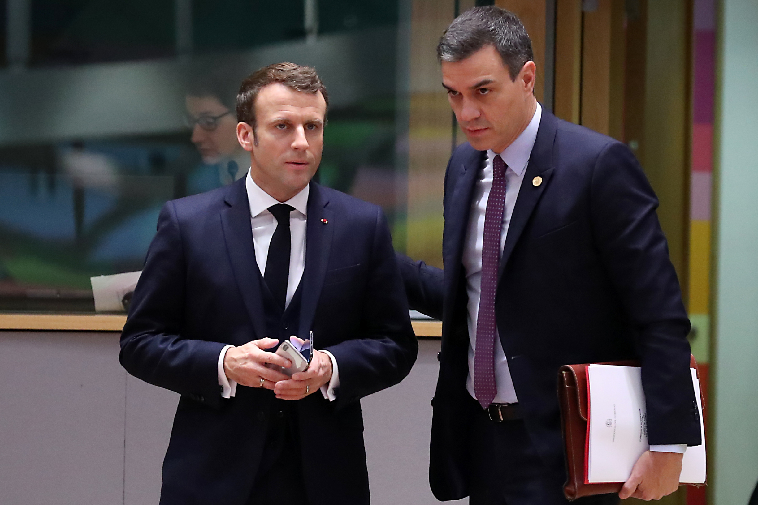 Francuski predsjednik Emmanuel Macron (lijevo) i španjolski premijer Pedro Sanchez 