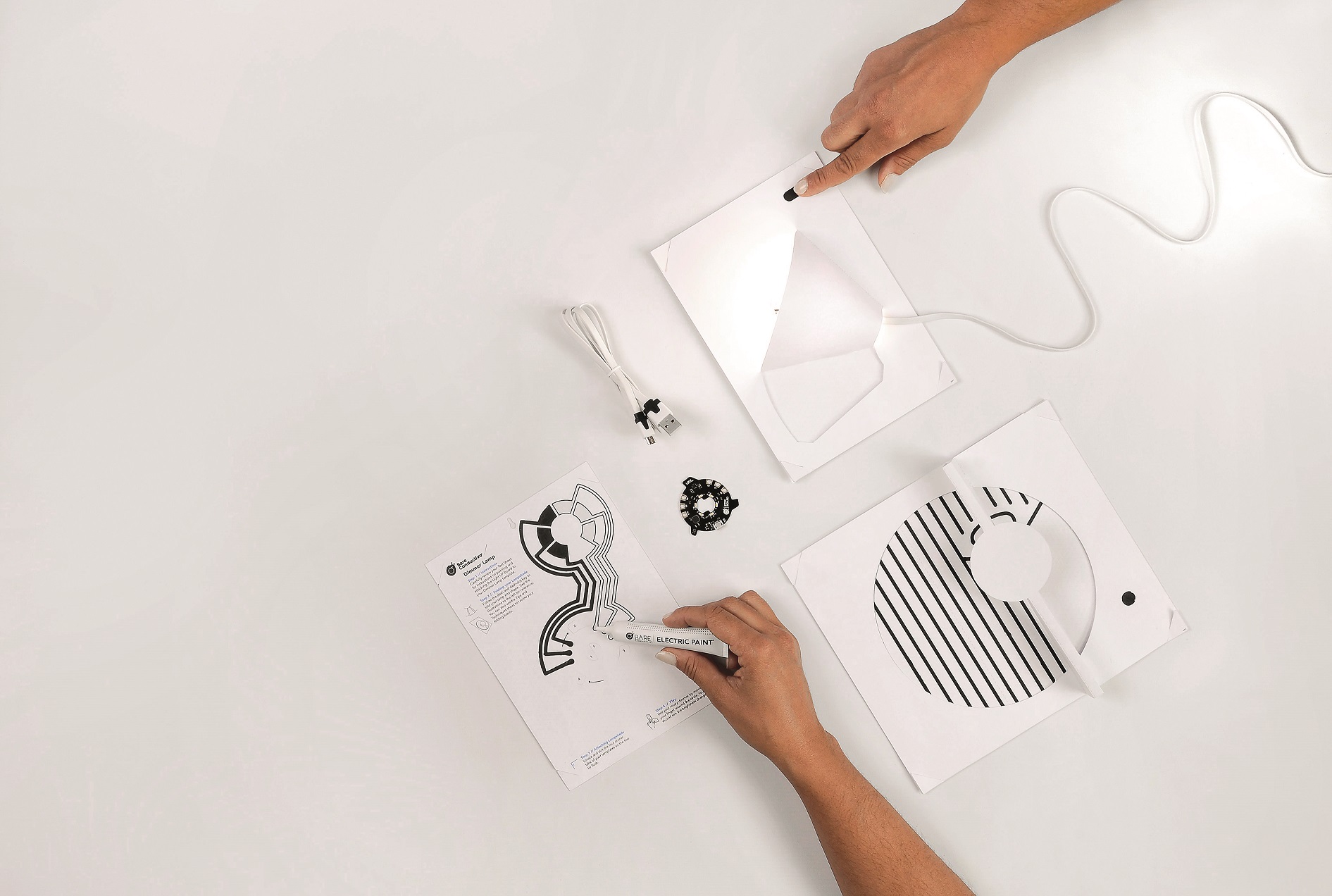 Bare-Conductive-Electric-Paint-Lamp-Kit-lampa-1