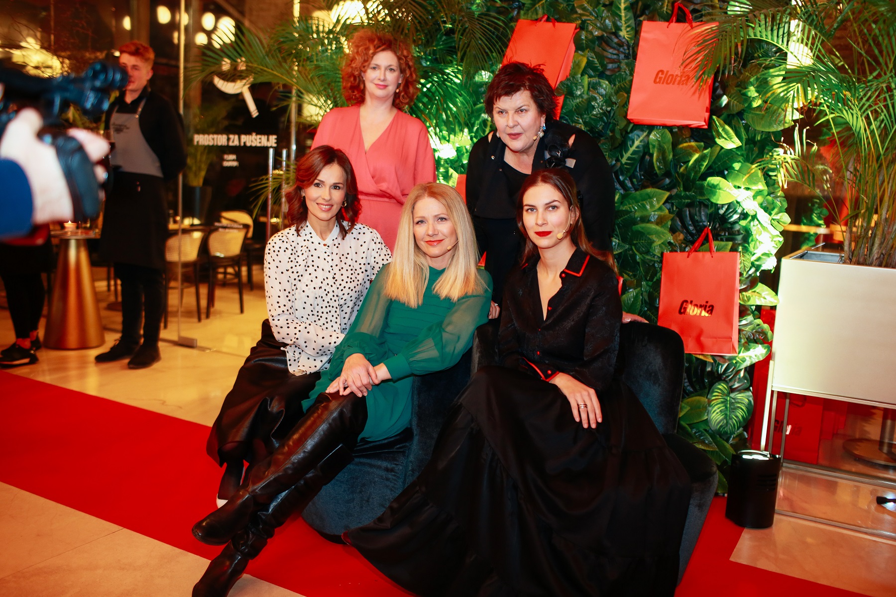 Spisateljica i kolumnistica Milana Vlaović Kovaček, glumica Nina Violić, moderatorica razgovora na temu 