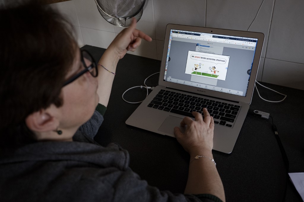 Učiteljica iz Italije zadaje učenicima zadatke preko interneta