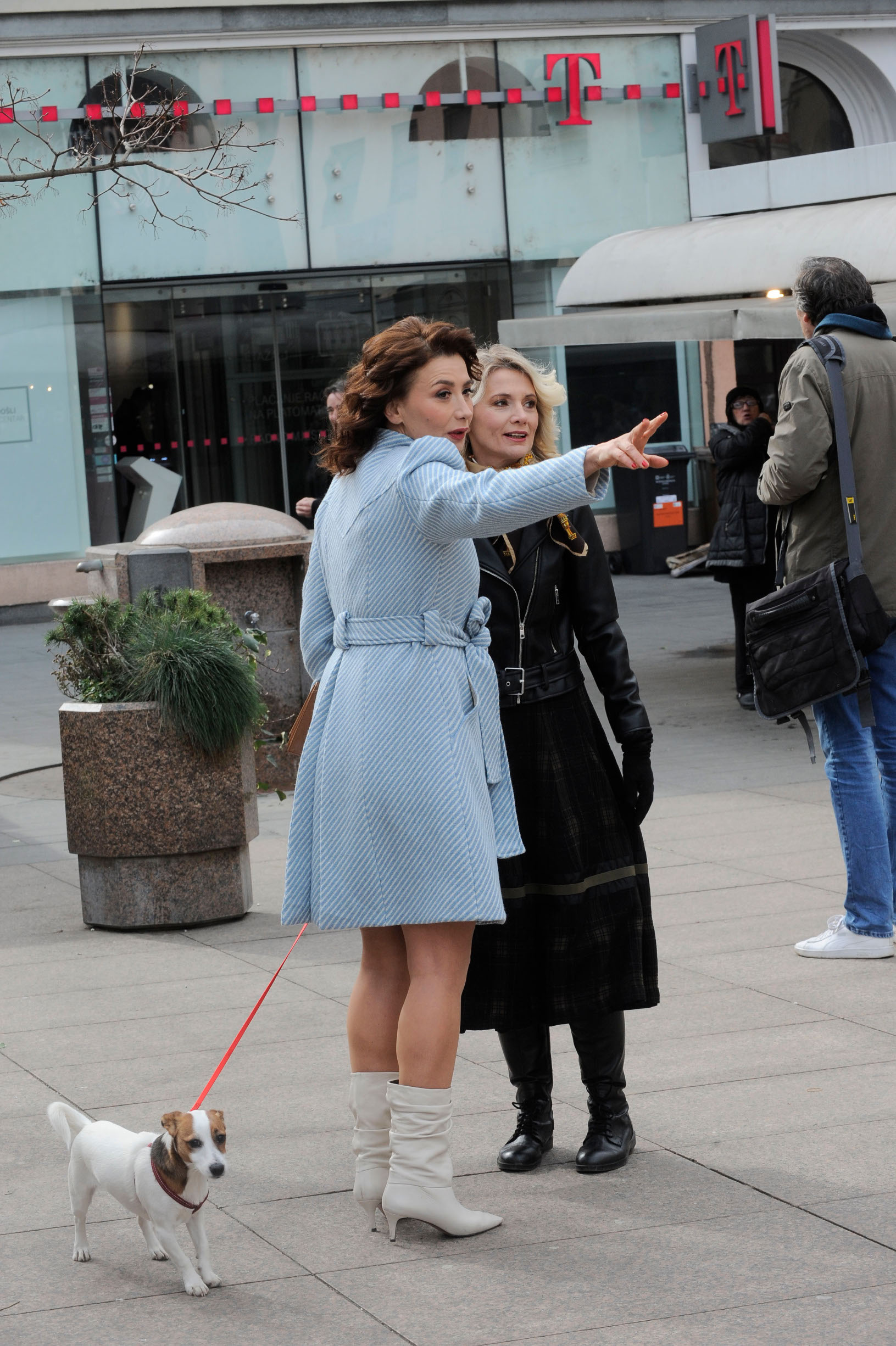 Kolegice Ecija Ojdanić i Barbarala Nola na špici su zablistale svaka u svom stilu.