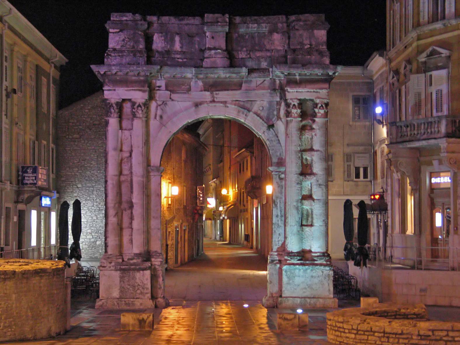 Slavoluk Sergijevaca (Zlatna vrata) u Puli