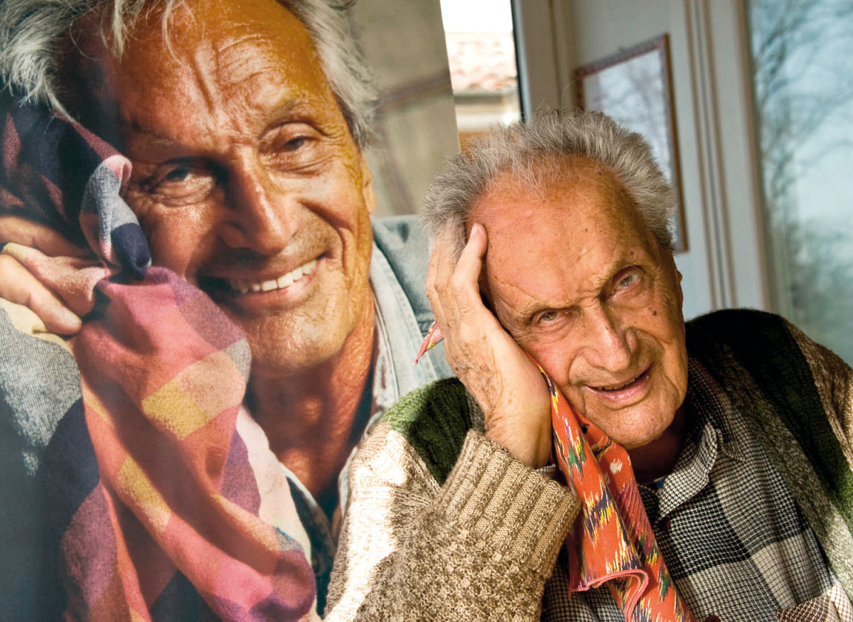 Ottavija Missonija Gropuzzo fotografira kao 90-godišnjaka u istom položaju kao 20 godina ranije