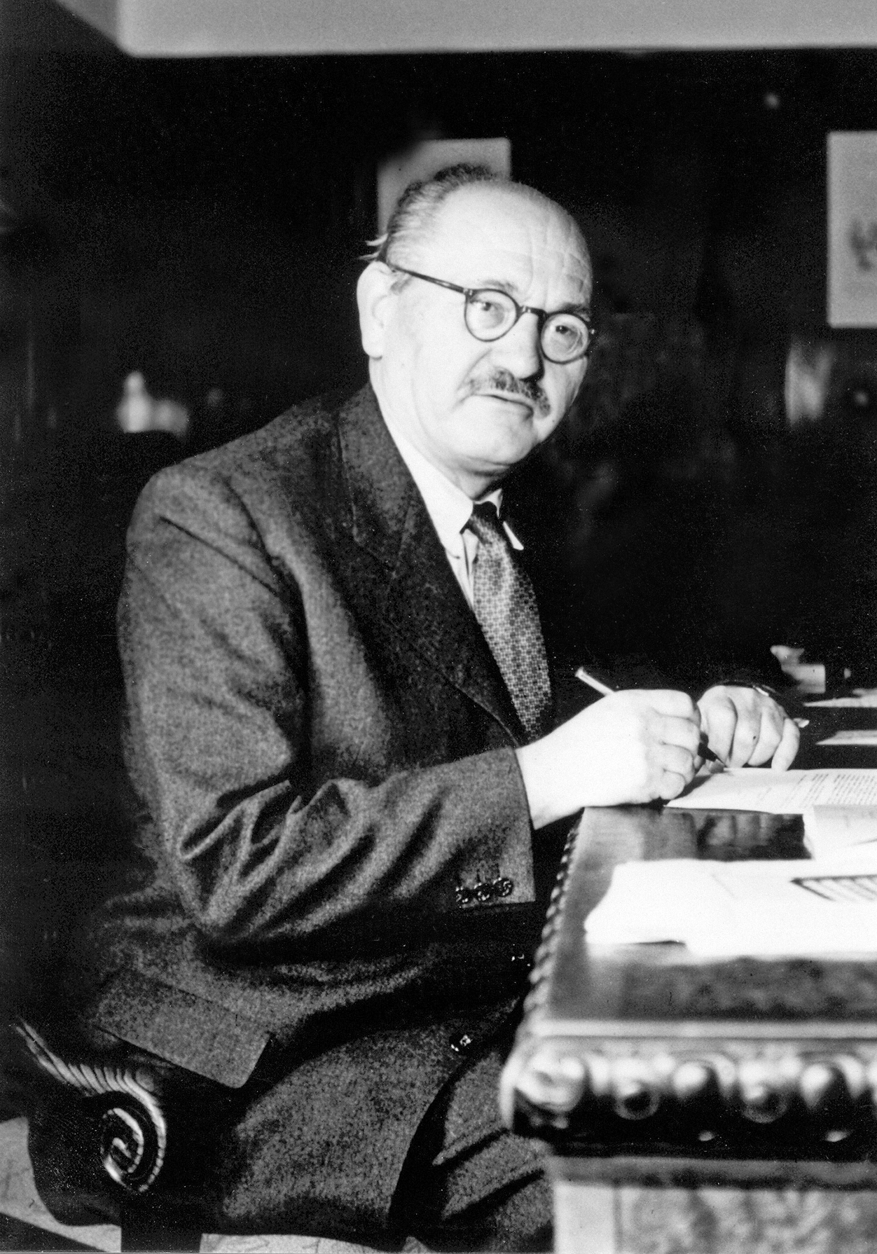 299695-383935-Andrija_Stampar_at_office_desk