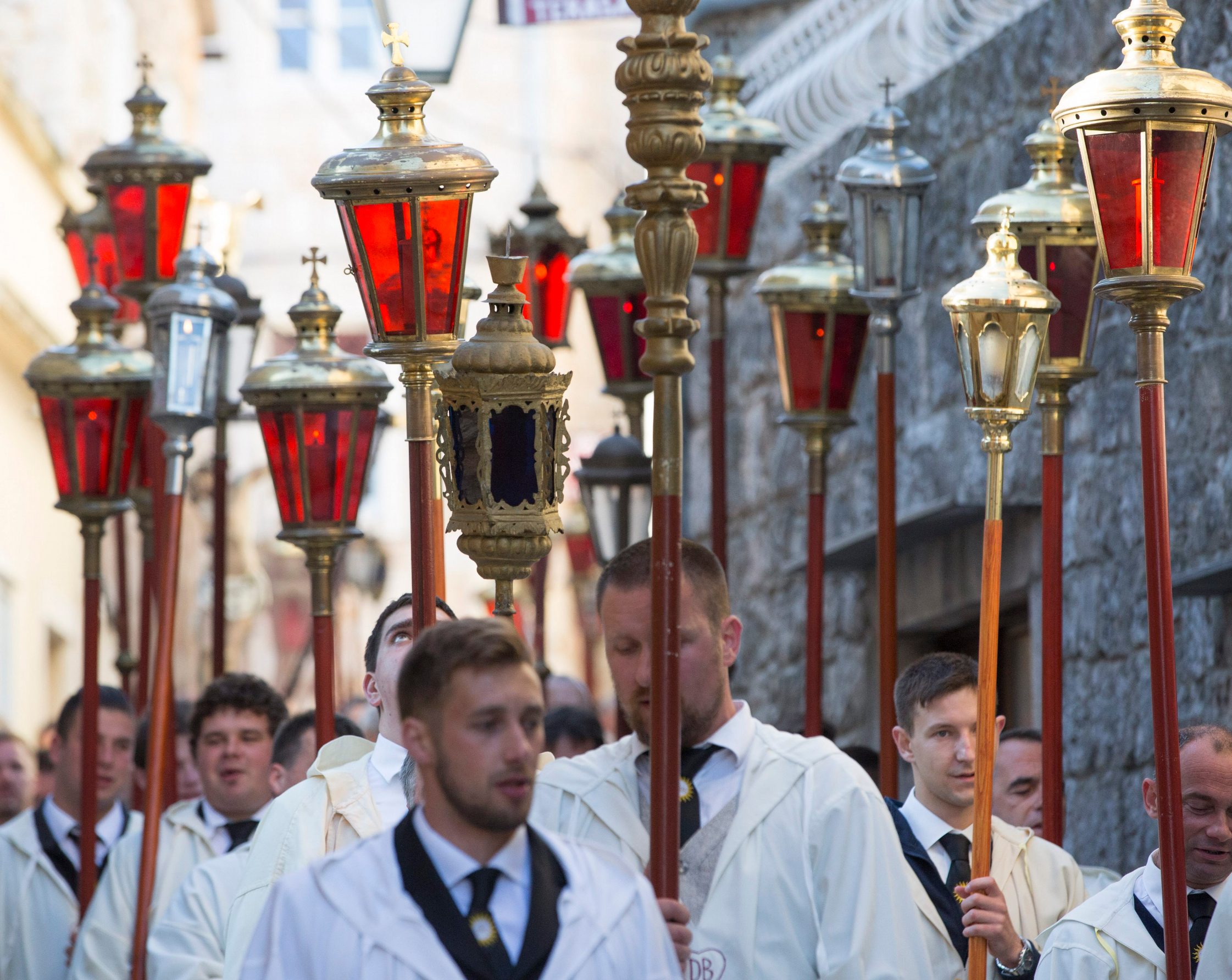 Procesija Za Križen na ulicama Jelse