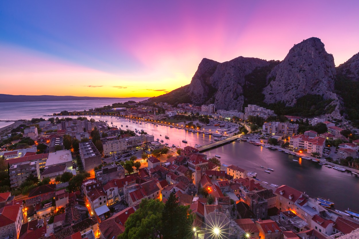 Omiš u sumrak