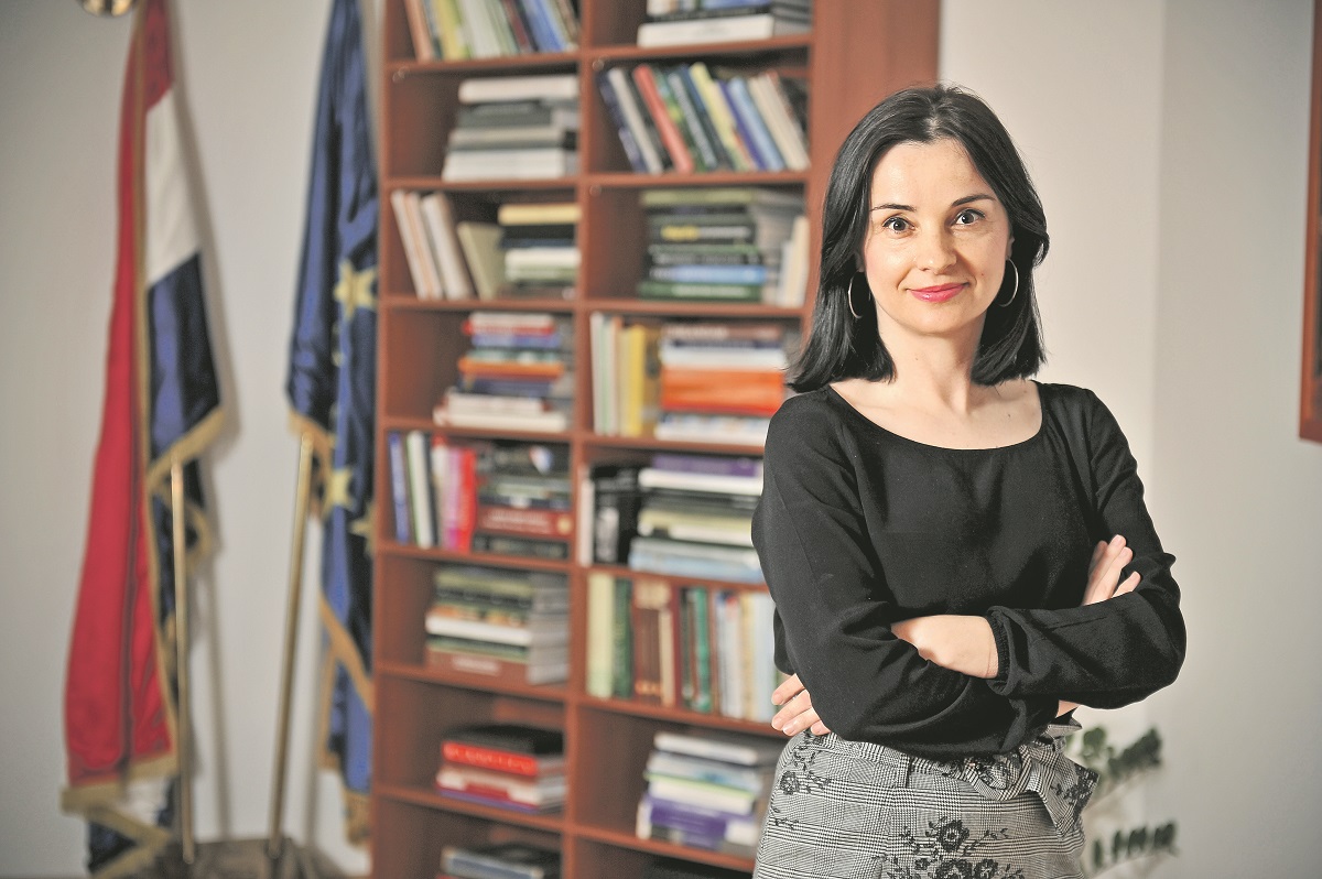 301233-385659-48549782662_9fea325d80_o_1