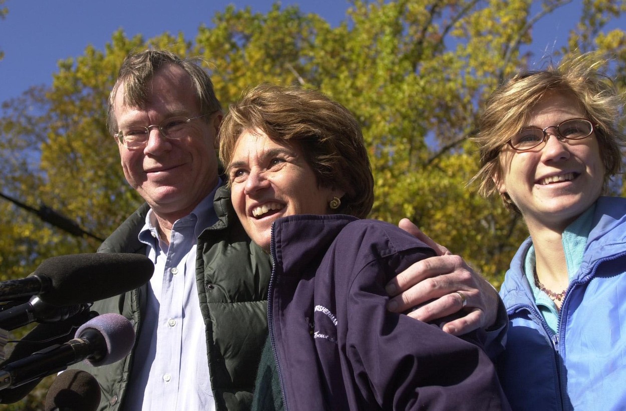 Maeve Townsend (desno) s majkom Kathleen Kennedy Townsend i ocem Davidom 