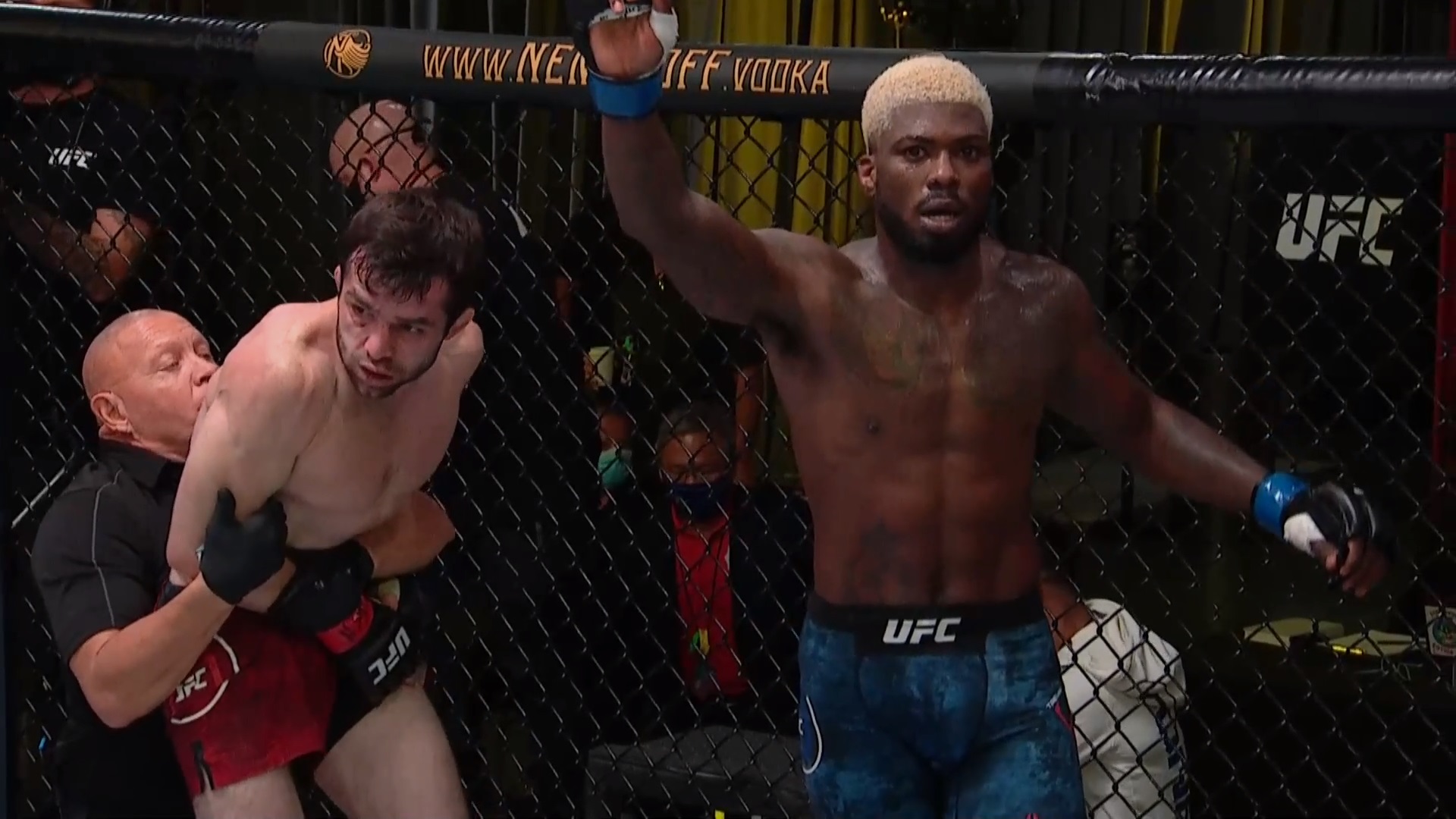 Timur Valiev i Trevin Jones