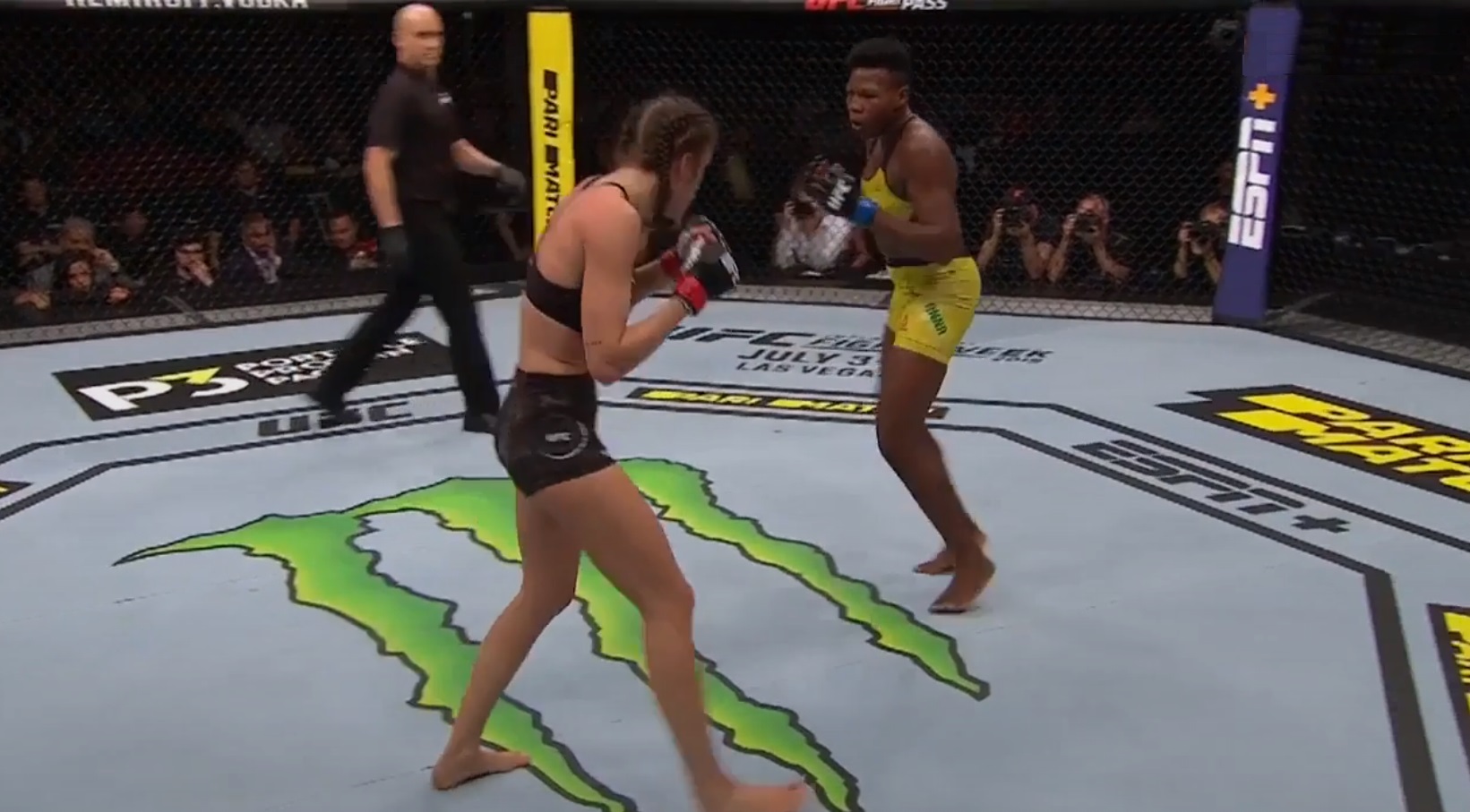 Bea Malecki vs. Duda Santana