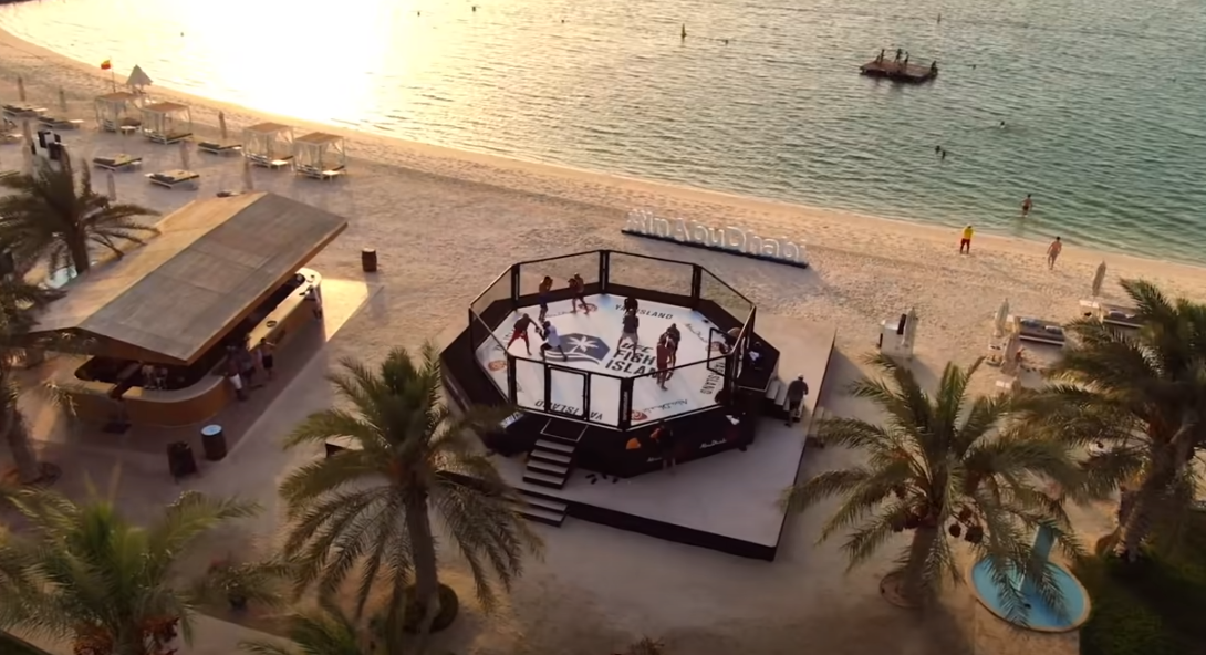 Fight Island Abu Dhabi plaža Octagon