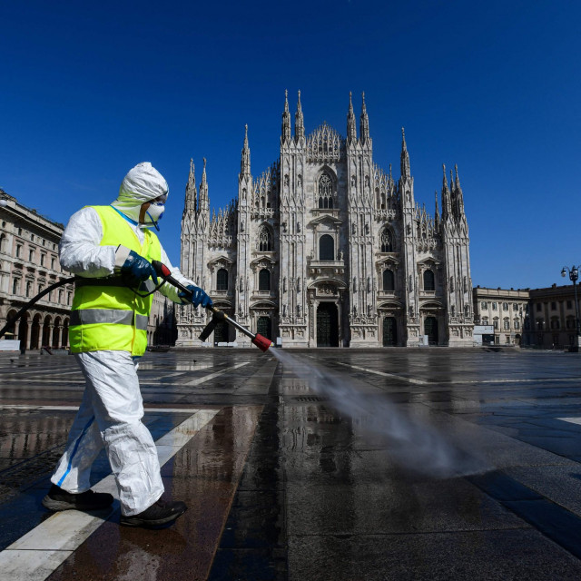Milano, ispred katedrale, u utorak 31. ožujka tijekom dana
