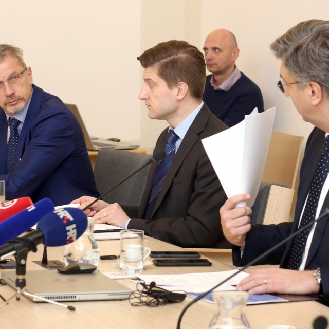 Central Bank governor Boris Vujčić, Finance Minister Zdravko Marić and Prime Minister Andrej Plenković (from left)