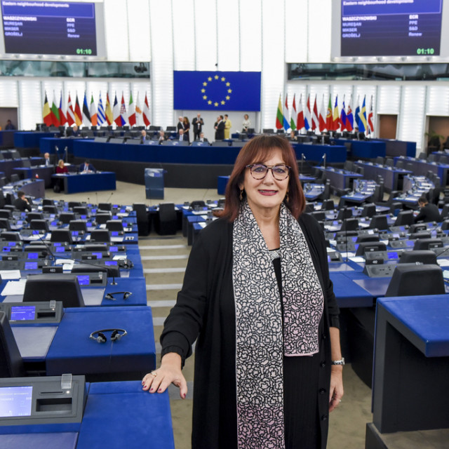 ''Izvanredne mjere ne mogu i ne smiju naštetiti našim temeljnim načelima i demokratskim vrijednostima propisanim u Ugovorima''. Na slici: povjerenica EU Dubravka Šuica