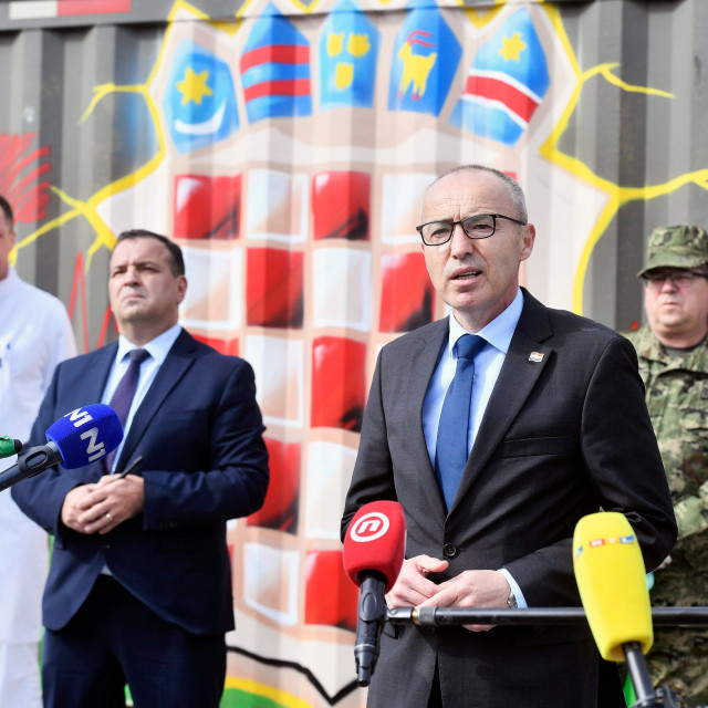 Defence Minister Damir Krsticevic (right) and Health Minister Vili Beros (left)