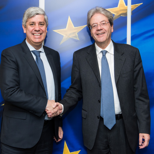 Čelnik euroskupine Mario Centeno (lijevo) i povjerenik za gospodarstvo Paolo Gentiloni