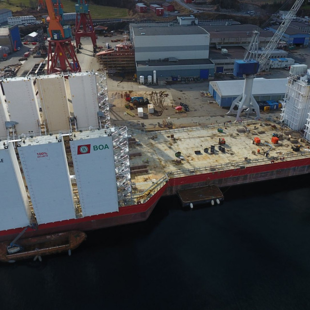 Kleven Verft AS isporučio jednu od najvećih poluuronjivih teglenica na svijetu