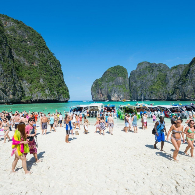 Svjetski poznati Phi Phi nalazi se kraj otoka Phuketa