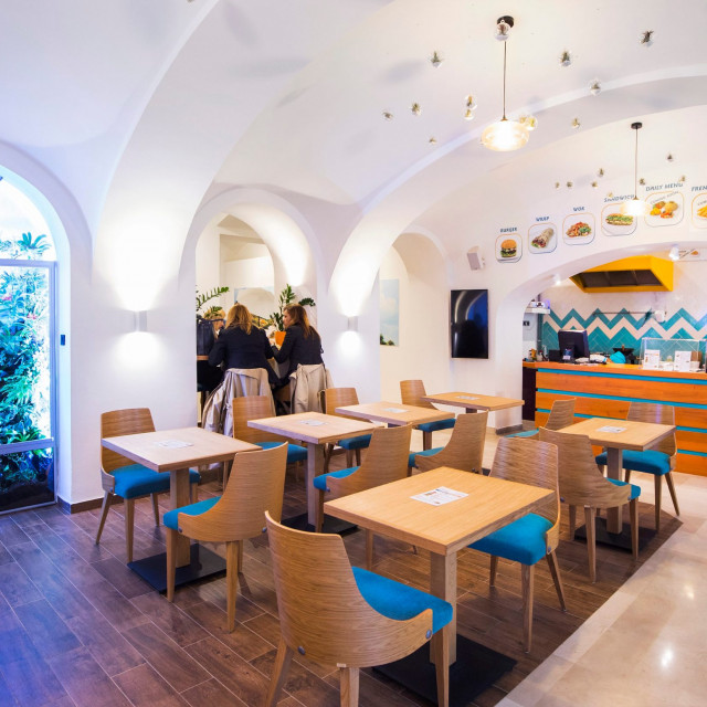 restoran_joyful2-101019