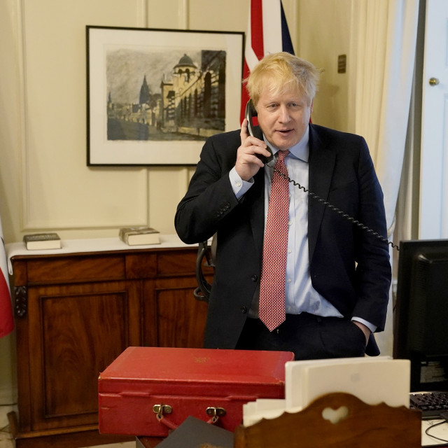 Posljednjih dana funkcionirao je Johnson radeći iz kućnog ureda