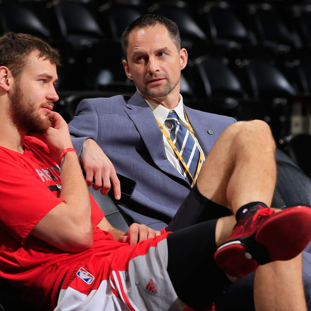 Arturas Karnišovas (desno)