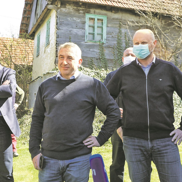 302443-387293-stromar_potres4-020420_1