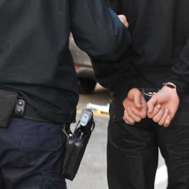 Uhićenje policija