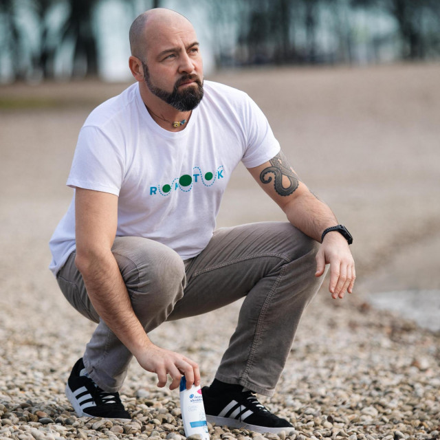 'Hvala na čestitkama ljudi, ostadoh bez mobitela pa me tu lovite ak me trebate, ja odoh u ribe.', poručuje...