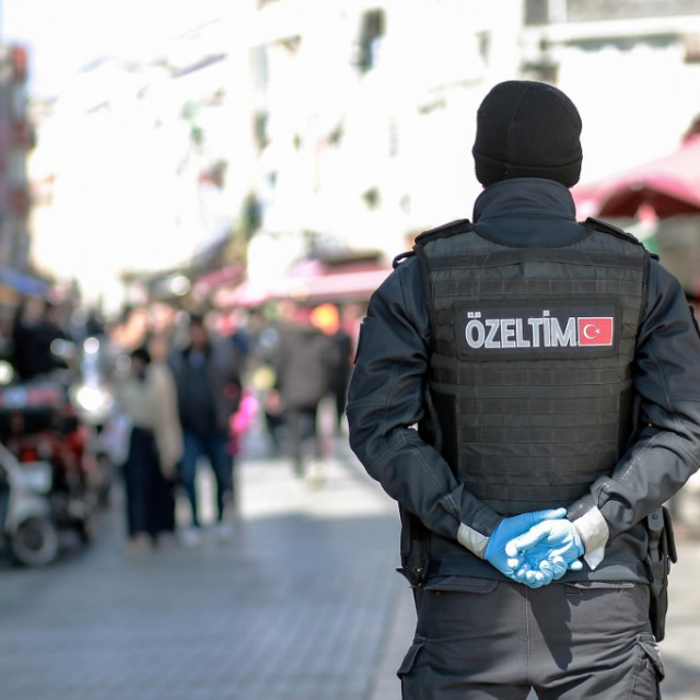 075_salem-notitle200320_npFfy