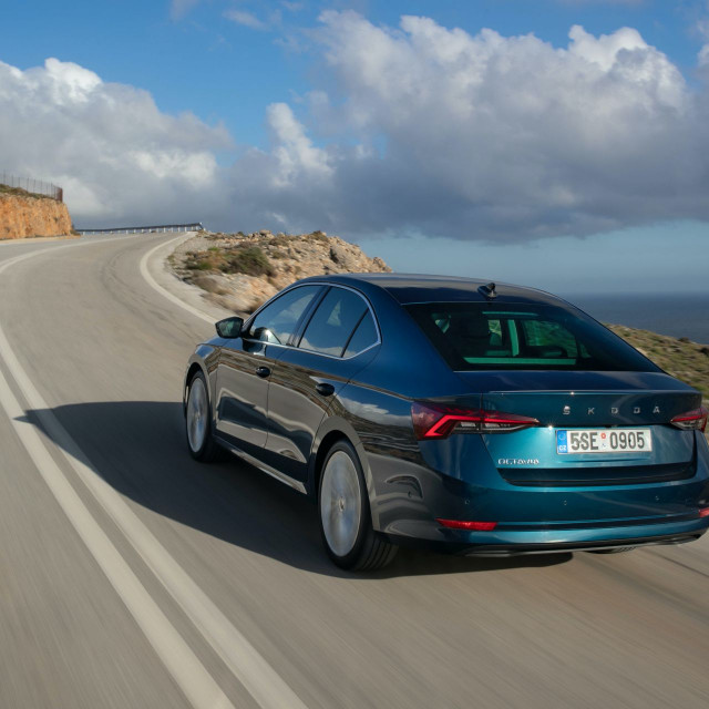 2020-Skoda-Octavia-1