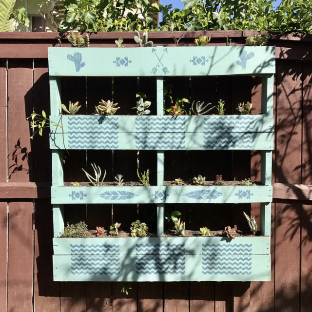 VERTIKALNI VRT BALKON