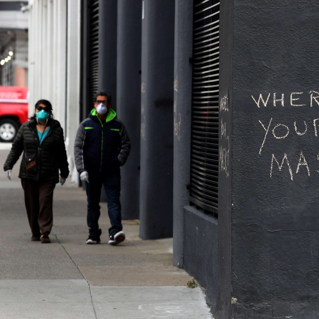 Grafit u San Franciscu koji prolaznike pita: 