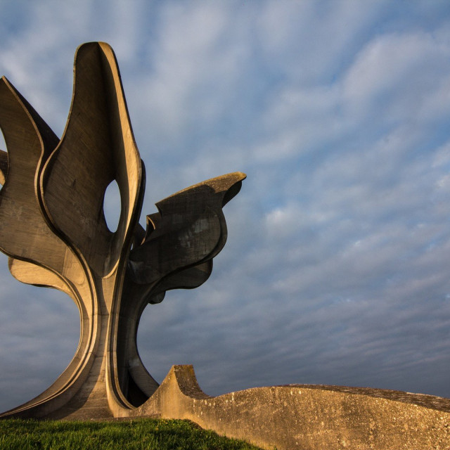 Spomenik žrtvama koncentracijskog logora u Jasenovcu (autor Bogdan Bogdanović)