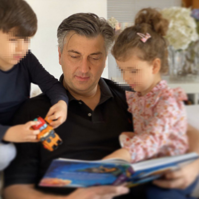 Plenković s klincima (blur)