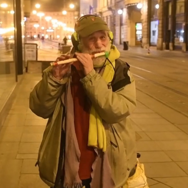 Ulični svirač Deni