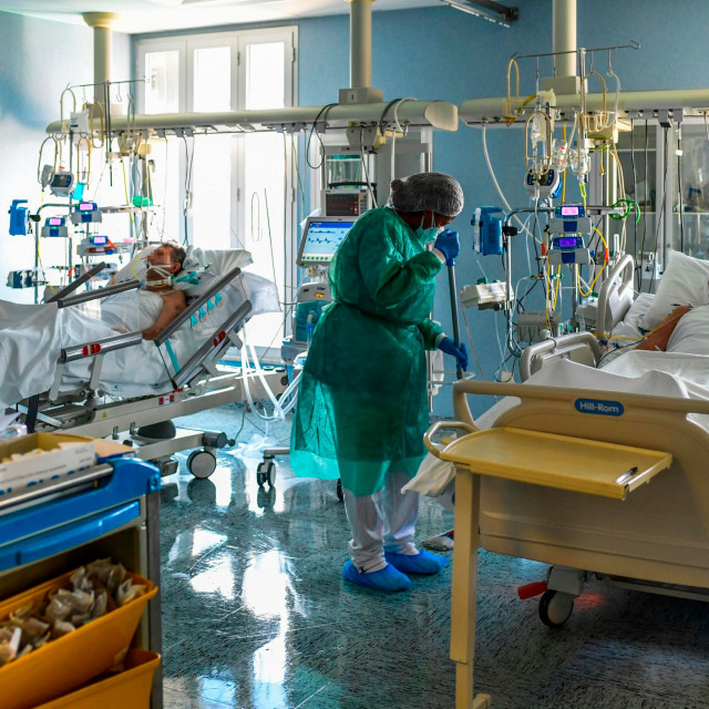 Stranke se ne uspijevaju dogovoriti ni o čemu bitnome, nego koriste trenutak da što žešće ocrne konkurente. Legitimno i kontraproduktivno, Na slici: Ilustracija bolnice u Cremoni