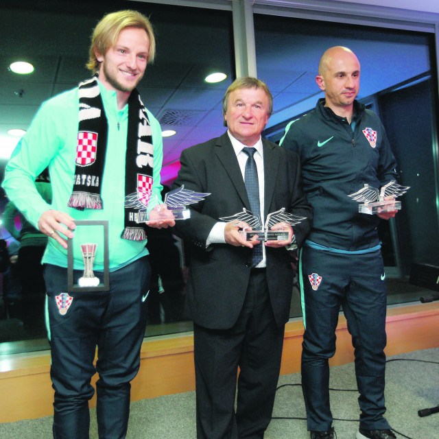 Petar Krpan (sasvim desno)