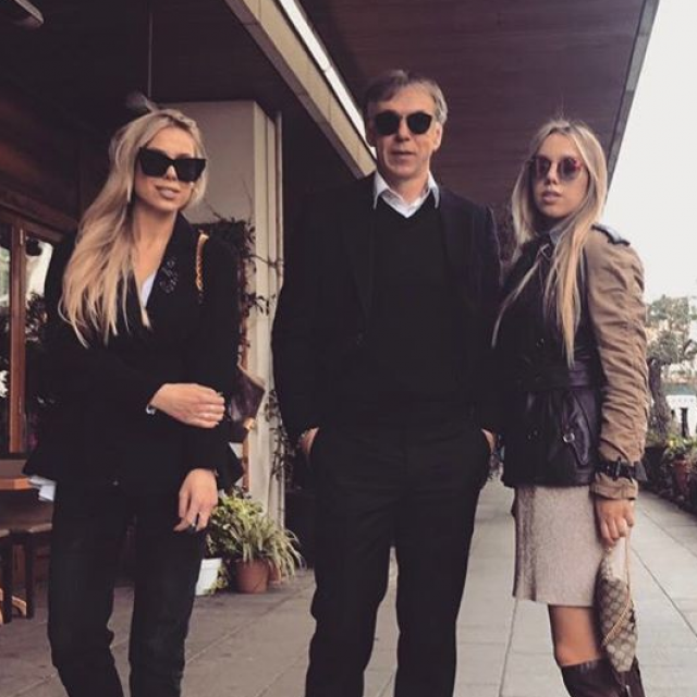 Nikola Jurčević s kćerima Lanom i Laurom